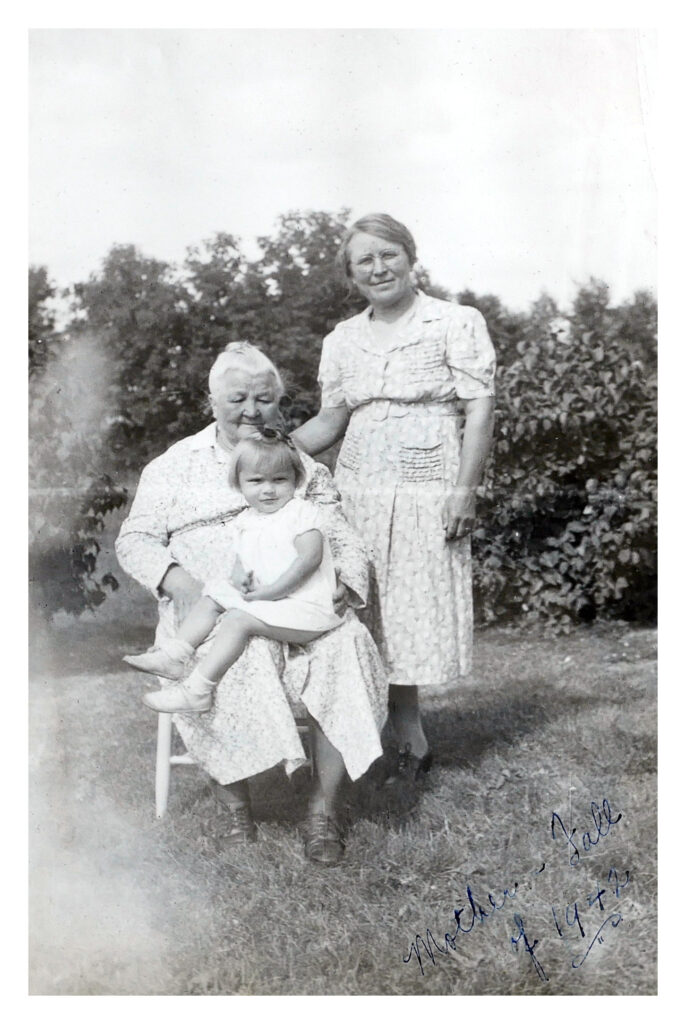 Anna Dahl, Harriet Eastvold, Minnie (Dahl) Eastvold