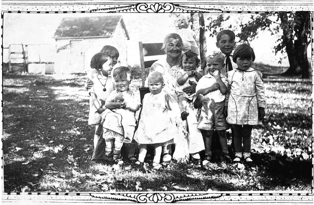 Anna Dahl and her oldest grandchildren at that time