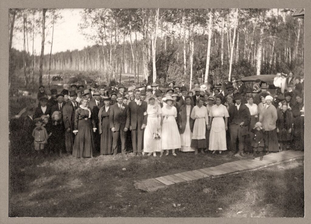 Peter & Thilda Espe - wedding group photo - 1916