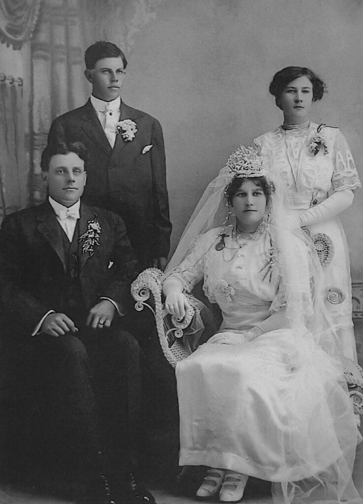 Frank & Hannah Thompson wedding party in 1913