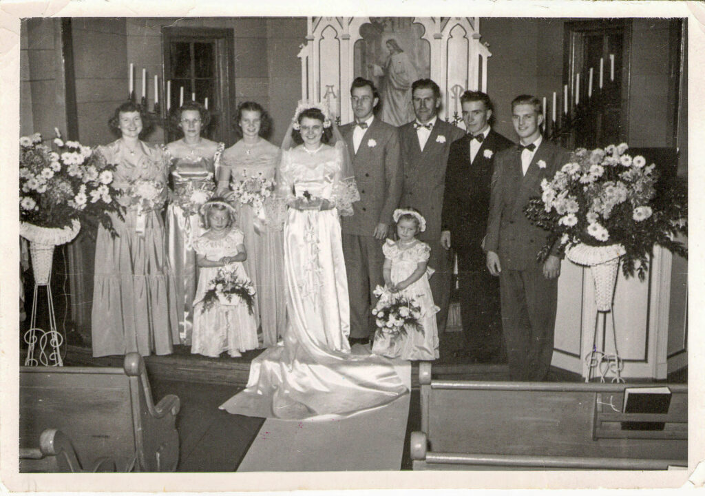 Eleanor & Lloyd Bjornlie wedding party